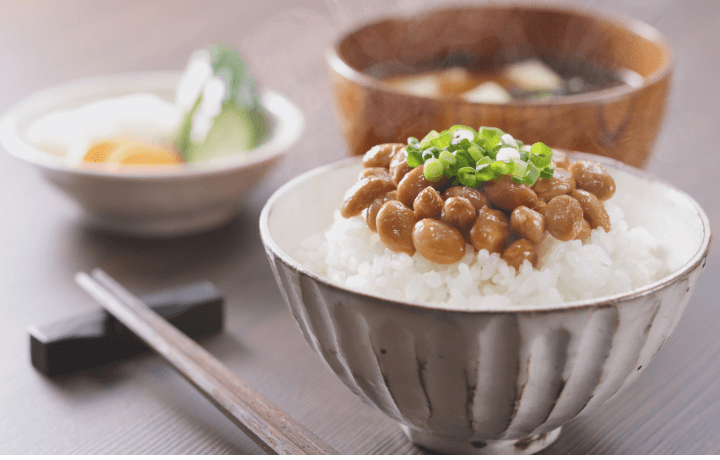 納豆、味噌汁でバランスのいい食事